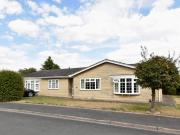 4 bedroom detached bungalow for sale in Auden Close,...