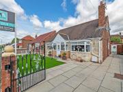 4 bedroom detached bungalow for sale in Clive Avenue,...