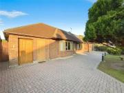 4 bedroom Detached Bungalow for sale, Kenwood Avenue,...