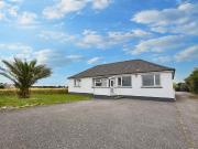 4 bedroom detached bungalow to rent