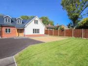 4 bedroom detached house for rent in Bancroft Lane,...
