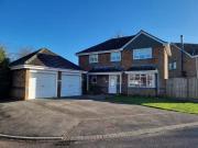 4 bedroom detached house for rent in Bramley Close,...
