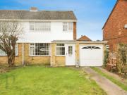 4 bedroom detached house for rent in Chestnut Avenue,...