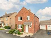 4 Bedroom Detached House For Rent In Deanshanger, Milton...