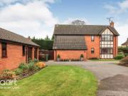 4 bedroom detached house for rent in Derby Drive,...