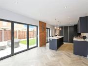 4 bedroom detached house for rent in Greenmoor Avenue,...