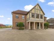 4 bedroom detached house for rent in Kenilworth Road,...