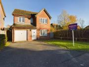 4 bedroom detached house for rent in New Rectory Lane,...