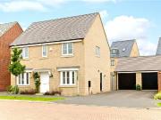 4 bedroom detached house for rent in Portland Court,...