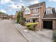 4 bedroom detached house for rent in Rainworth Close,...