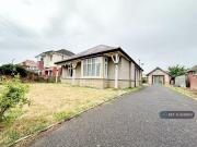 4 bedroom detached house for rent in Redhill Drive,...