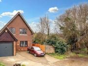 4 bedroom detached house for rent in Riverside Horley...