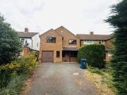 4 bedroom detached house for rent in Sunderland Avenue,...