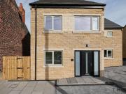 4 bedroom detached house for rent in Wakefield Road,...