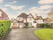 4 bedroom detached house for rent in Warwick Road,...