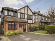 4 bedroom detached house for sale in Albany Close Bushey...