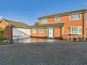 4 bedroom detached house for sale in Ascot Drive,...