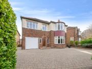 4 bedroom detached house for sale in Batcliffe Drive,...