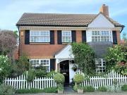 4 Bedroom Detached House For Sale In Bedford