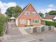 4 bedroom detached house for sale in Bernard Close,...