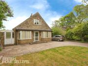 4 bedroom detached house for sale in Bradford Road,...