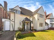 4 bedroom detached house for sale in Brecon Rd,...