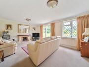 4 bedroom detached house for sale in Broadfields,...