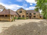 4 bedroom detached house for sale in Broome Manor Lane,...