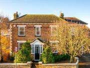4 Bedroom Detached House For Sale In Dunstable, Bedfordshire