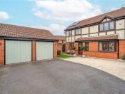 4 bedroom detached house for sale in Exbury Gardens,...