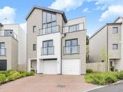4 bedroom detached house for sale in Follaton Rise...
