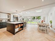 4 bedroom detached house for sale in Hadleigh Close,...