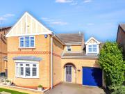 4 bedroom detached house for sale in Hallgate Close,...