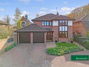 4 bedroom detached house for sale in Halstead Way,...