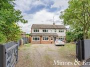 4 bedroom detached house for sale in Hamlet Close North...