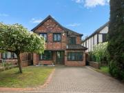 4 bedroom detached house for sale in Harwell Close,...