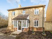 4 bedroom detached house for sale in Haydon End,...