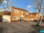 4 bedroom detached house for sale in Hayfield Close,...