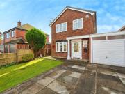 4 bedroom detached house for sale in Henderson Close,...