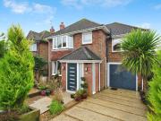 4 bedroom detached house for sale in Highview Avenue...