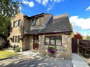 4 bedroom detached house for sale in Hindley Court...