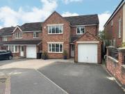 4 bedroom detached house for sale in Hollywood Drive,...