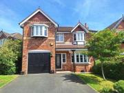 4 bedroom detached house for sale in Holmebrook Drive,...