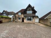 4 bedroom detached house for sale in Kings Drive,...