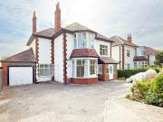 4 bedroom detached house for sale in Leeds Road,...