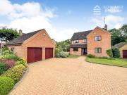 4 bedroom detached house for sale in Lingwood Park,...