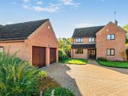 4 bedroom detached house for sale in Lingwood Park,...