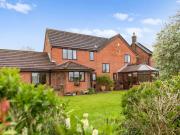 4 bedroom detached house for sale in Meadowbank Gardens,...