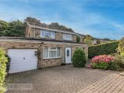 4 bedroom detached house for sale in Oakdean, Fixby,...
