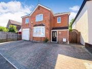 4 bedroom detached house for sale in Oaktree Road,...